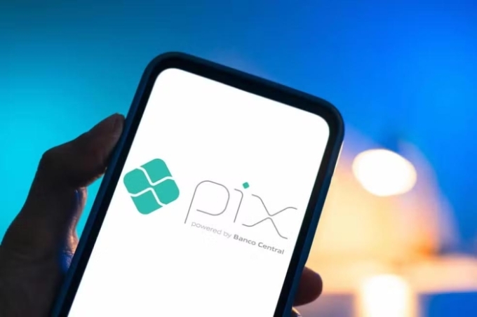 Quem cuida de pessoa com deficiência têm direito a PIX de R$ 900 por mês em 79 cidades