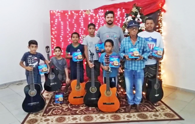 Prefeitura de Figueirão realiza encontro com grupo de aulas de violão do CRAS