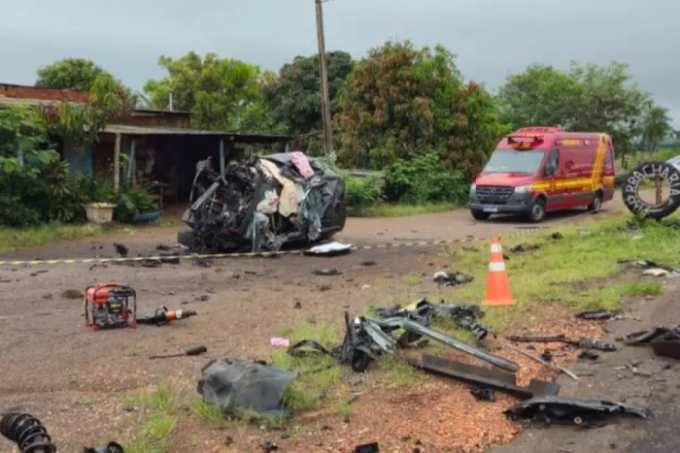 Mãe e filha morrem em acidente triplo na BR-487