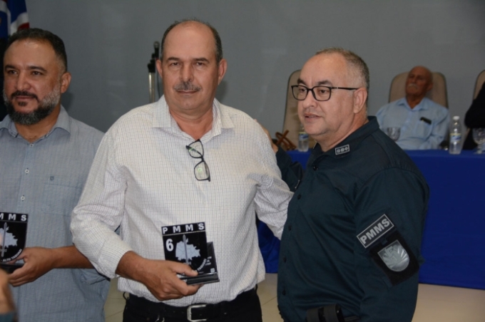 Vice-prefeito de Alcinópolis recebe medalha da PMMS em solenidade