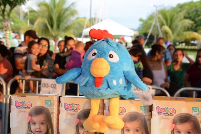 Prefeitura de Figueirão realiza entrega de presentes de Natal e promove tarde de lazer para crianças