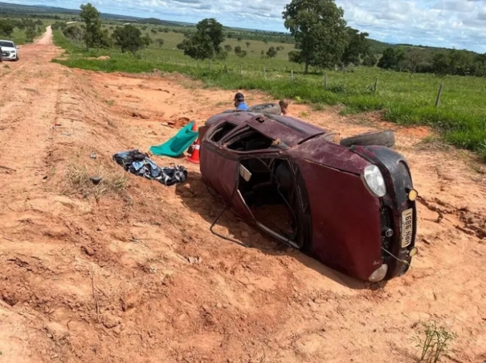 Adolescente de 16 anos tem cabeça esmagada por carro em capotagem em Alcinopolis