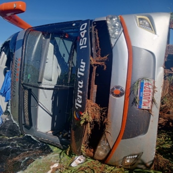 Acidente com ônibus deixa dois mortos na BR-163, em Sonora