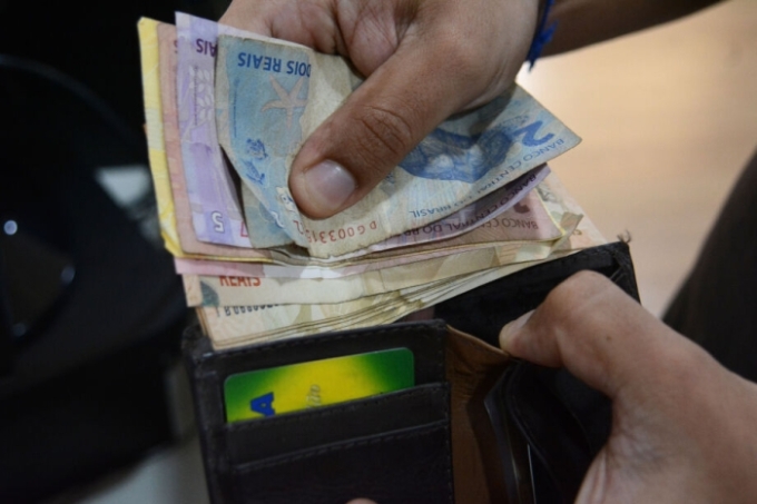 Salário mínimo de R$ 1.621 passa a valer a partir de hoje (1)