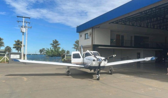 Homem é preso após causar danos em aeronaves ao tentar decolar nu em aeroporto de Chapadão Do Céu