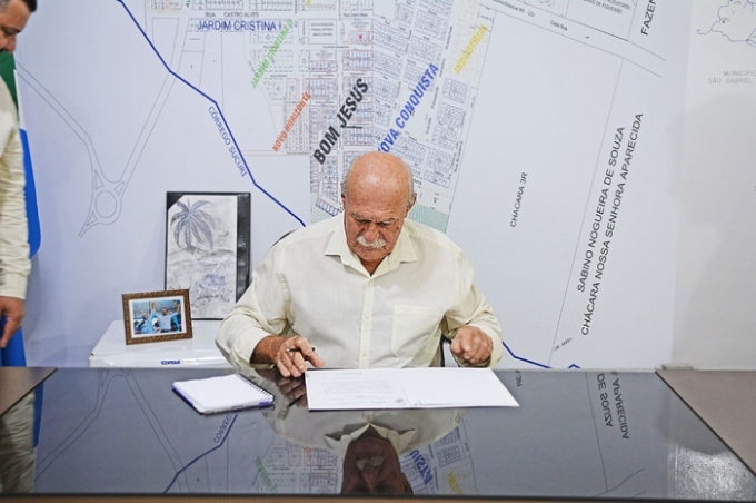 Prefeito de Figueirão cancela férias e permanece no comando do Executivo