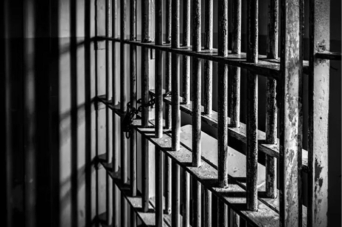 Homem é condenado a mais de 16 anos de prisão por estuprar a própria filha