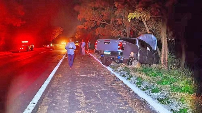 Caminhonete bate em anta e três pessoas ficam feridas na MS-134