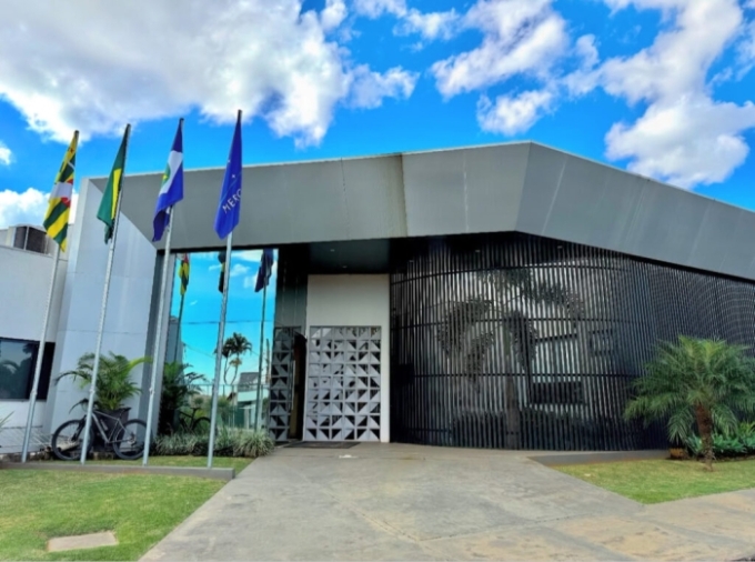 MP pede suspensão de verba que quase dobra salário de vereadores em Alto Taquari MT