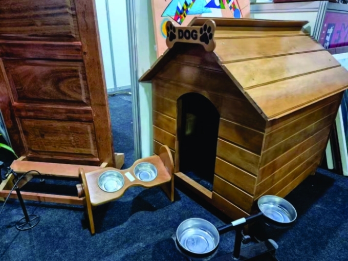 Procurado pela Justiça é encontrado escondido em casinha de cachorro em MS