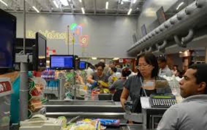 Governo adia por 90 dias regra sobre trabalho no comércio em feriados