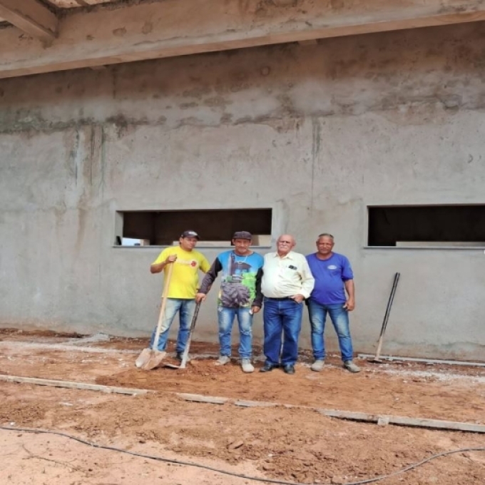 Prefeito Juvenal Consolaro acompanha obra da nova Unidade Básica de Saúde no Bairro Pequi I