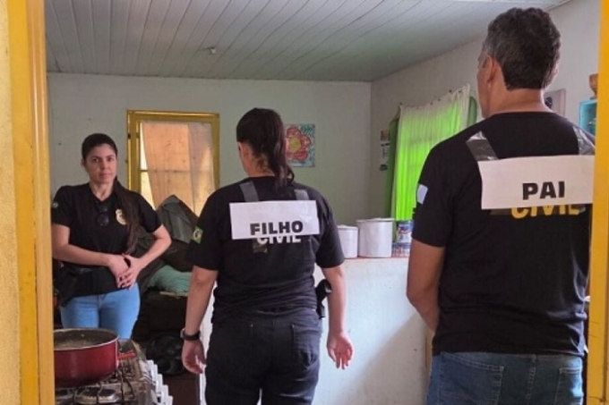 Polícia apura feminicídio que prendeu pai e filho em Coxim e encontra arma do crime