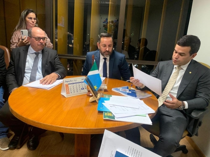 Prefeito, Vice e Vereadores de Alcinópolis em Brasília em Busca de Recursos