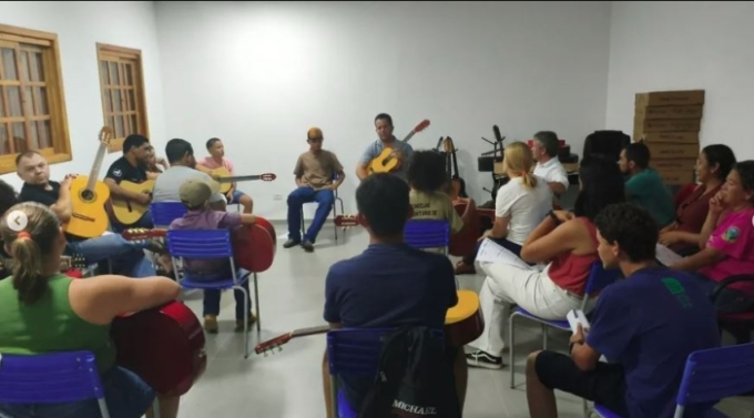 Oficinas de formação cultural fortalecem tradição da Catira em Figueirão