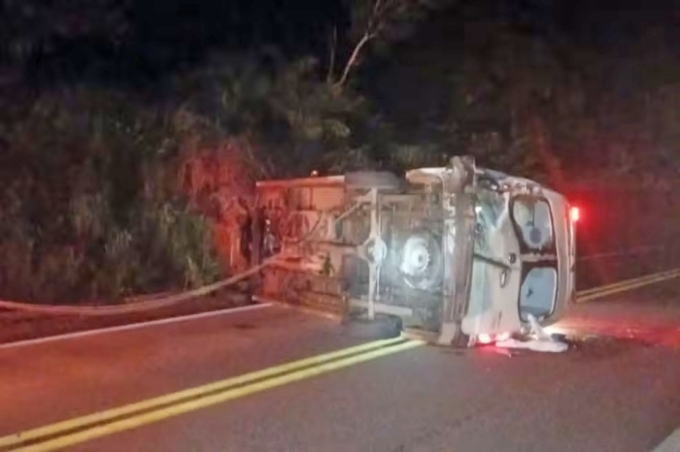Acidente com ambulância deixa paciente e equipe médica feridos na BR-174 em MT