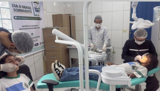 Alunos de Alcinópolis participam de mutirão no Dia B Brasil Sorridente