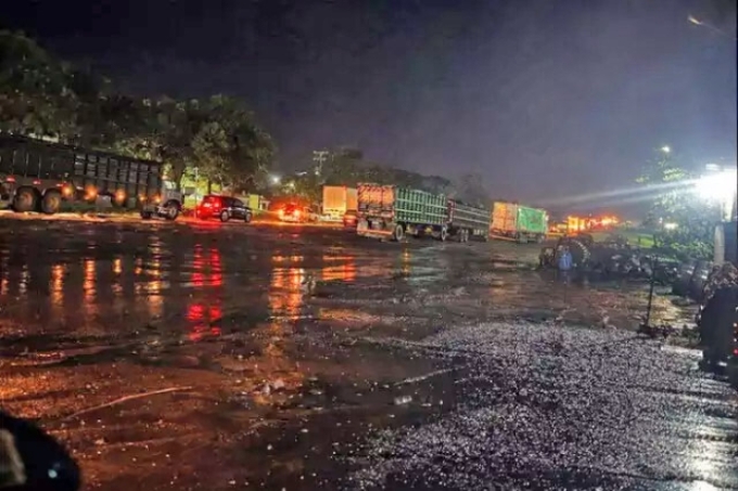 Policial aposentado e esposa morrem em acidente entre carro e caminhonete