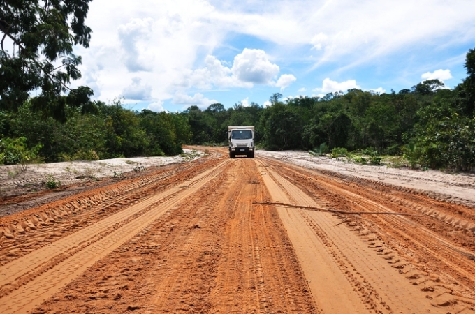 Obra em estrada rural transforma rotina de produtores e garante acesso na região do Grilo, em Figueirão