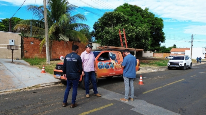Prefeitura de Alcinópolis inicia força-tarefa para remoção de fios inúteis em postes da cidade