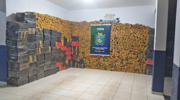 APREENSÃO HISTÓRICA: Polícia Militar intercepta 3,6 toneladas de drogas em Rio Negro