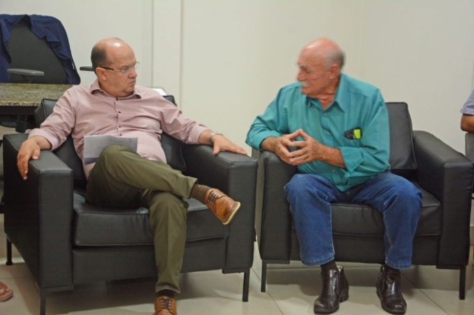 Barbosinha visita Câmara de Figueirão, elogia estrutura e ouve demandas por reforço policial