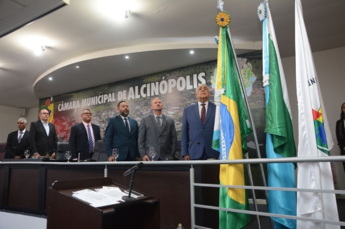 “Maior honraria da Casa de Leis”, diz presidente da Câmara durante homenagens a cidadãos alcinopolenses