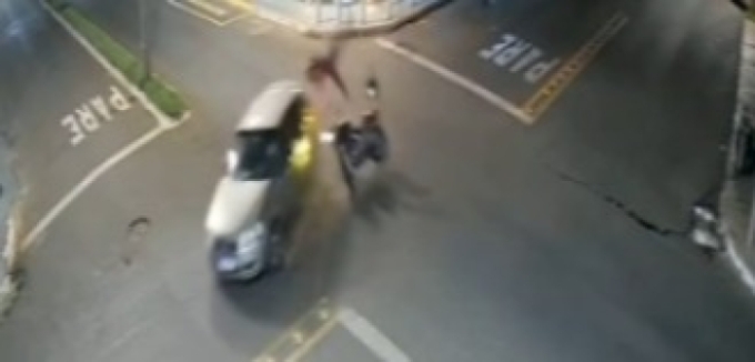 Jovem de 20 anos morre após colisão entre carro e motos em Mineiros