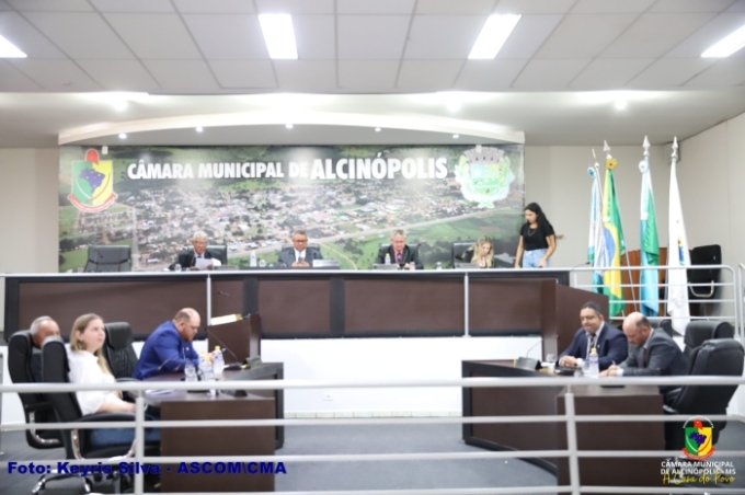 Sessão Ordinária é realizada no Plenário “Adolfo Alves Carneiro”