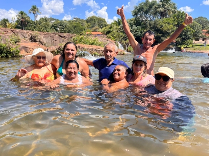 O grupo “Viver Melhor”, realiza passeio no balneário Quedas d’Água de Rio Verde MT