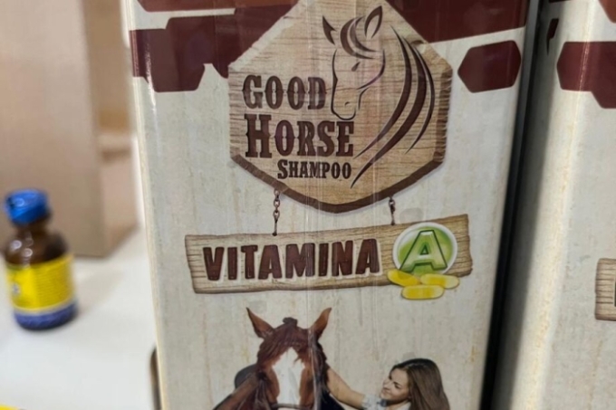 Veterinária influenciadora é presa por vender shampoo de cavalo como produto humano
