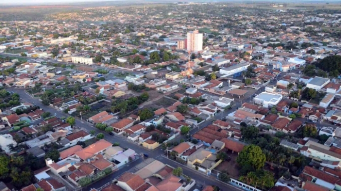 Descarregamento de lixo termina em briga entre garis e PM da reserva em Paranaíba
