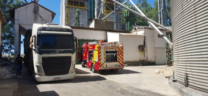 Trabalhador morre soterrado em armazém de grãos e mobiliza em Mineiros GO