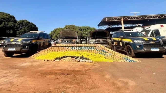 PRF apreende meia tonelada de cocaína durante abordagem a caminhonetes na BR-060