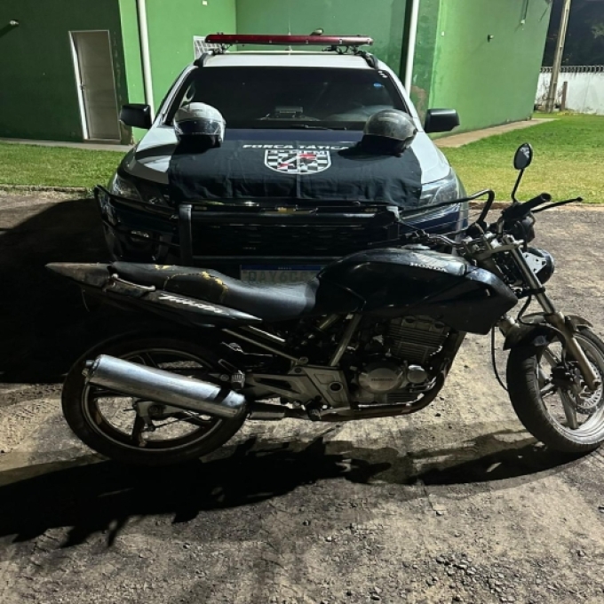 Polícia Militar recupera motocicleta furtada e prende homem por receptação