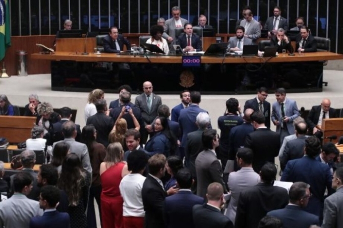 Câmara aprova fim da escala 6x1, todos deputados de MS votam a favor