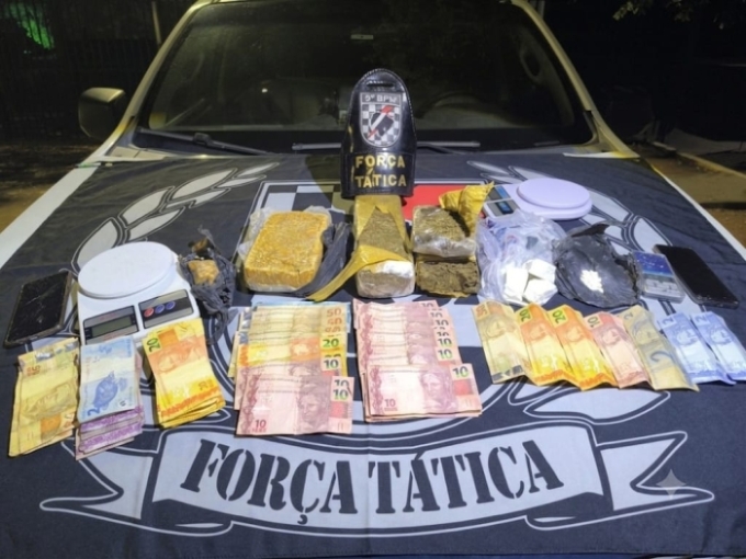 Polícia Militar apreende mais de 2 quilos de drogas e prende mulheres de 32 e 23 anos por tráfico em Coxim