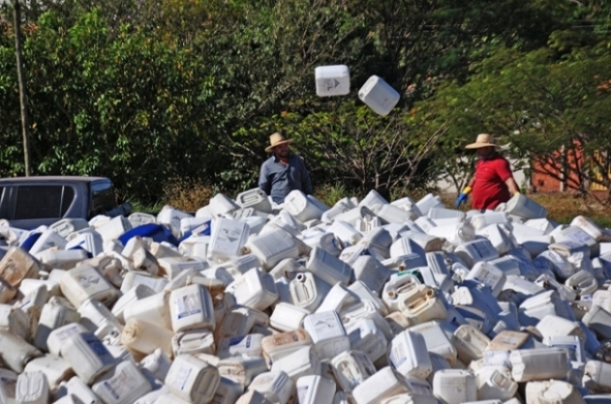 Coxim recolhe embalagens de agrotóxicos de 183 produtores e modelo será levado para Alcinópolis