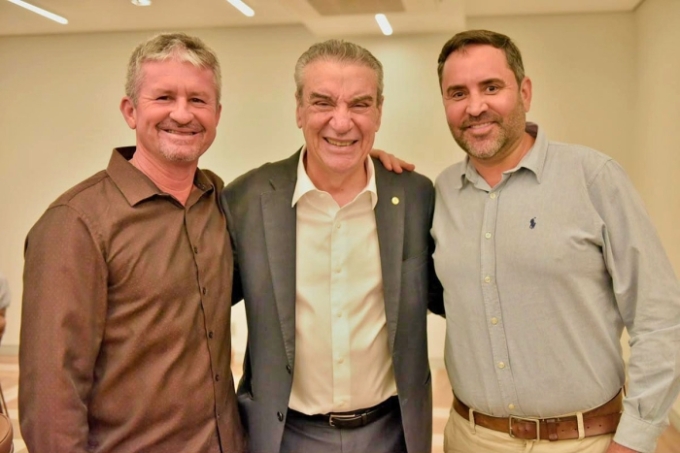 Prefeito Weliton Guimarães participa do lançamento do Programa “Em Conta”, que pode garantir até 20% de desconto na e