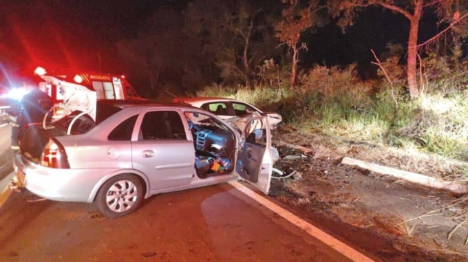 Colisão frontal na BR-359 entre Coxim e Alcinópolis deixa quatro feridos