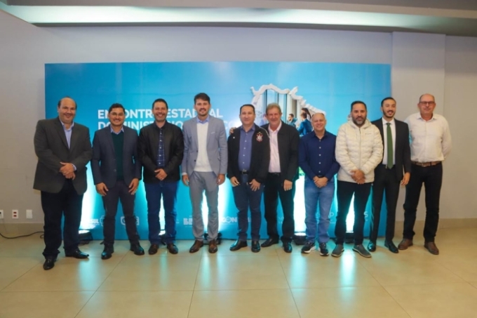 Prefeito Weliton Guimarães e vice Waldemar Barbosa participam de encontro estadual sobre governança pública e integridade