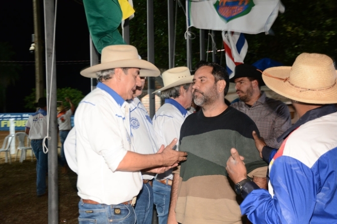 Prefeito de Alcinópolis prestigia abertura do 20º Encontro Estadual de Laço Comprido em Figueirão