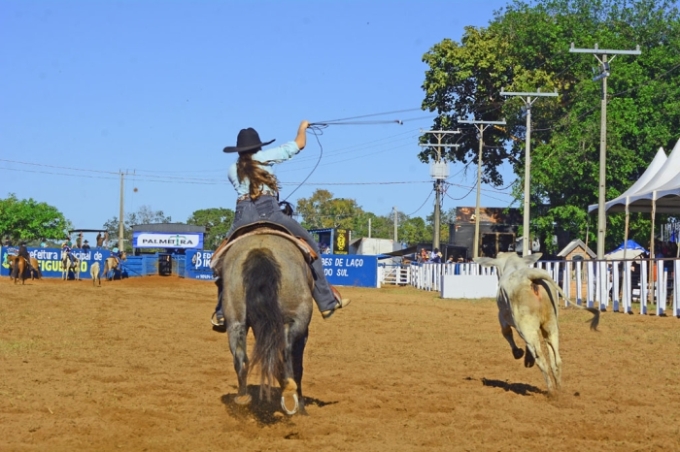 Duelo feminino do Encontro Estadual de Laço une esporte e solidariedade em Figueirão