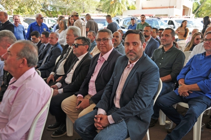Prefeito de Alcinópolis acompanha entrega de viaturas para reforço da segurança pública