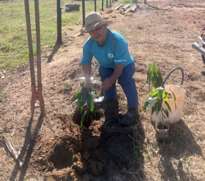 Clube do Laço Rancho dos Tropeiros inicia pomar com plantio de mudas frutíferas em Figueirão