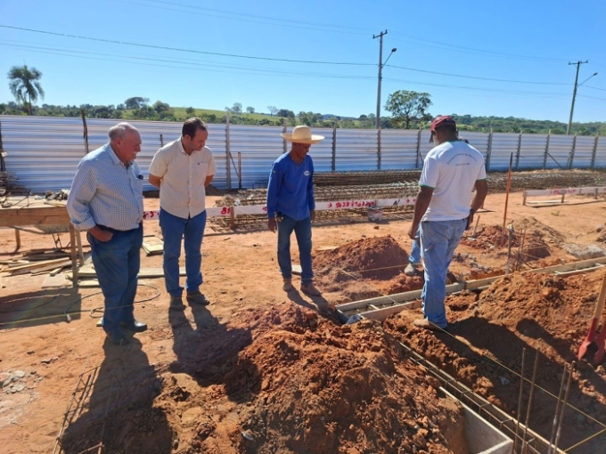 Prefeito Juvenal Consolaro acompanha obras e reforça compromisso com o desenvolvimento de Figueirão