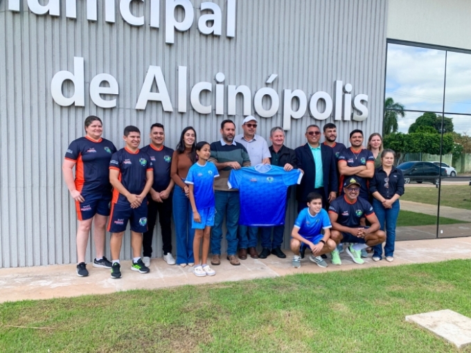 Alcinópolis entrega novos uniformes e fortalece o apoio aos atletas do município