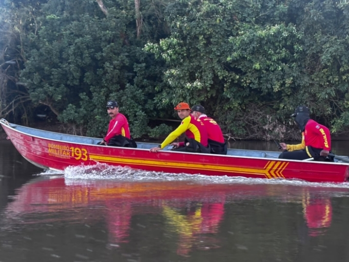 Quatro militares seguem nas buscas por jovem desaparecido no Rio Taquari, em Coxim