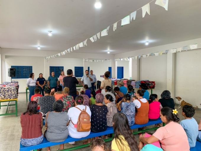 Prefeitura de Alcinópolis entrega cobertores a famílias em situação de vulnerabilidade