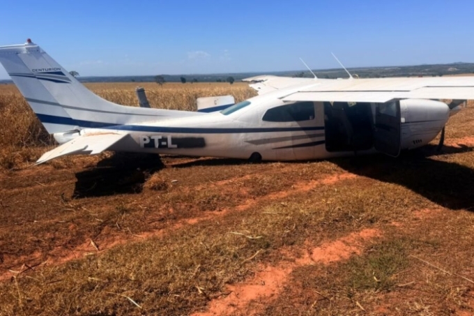 FAB força pouso de avião suspeito vindo da Bolívia no Mato Grosso do Sul